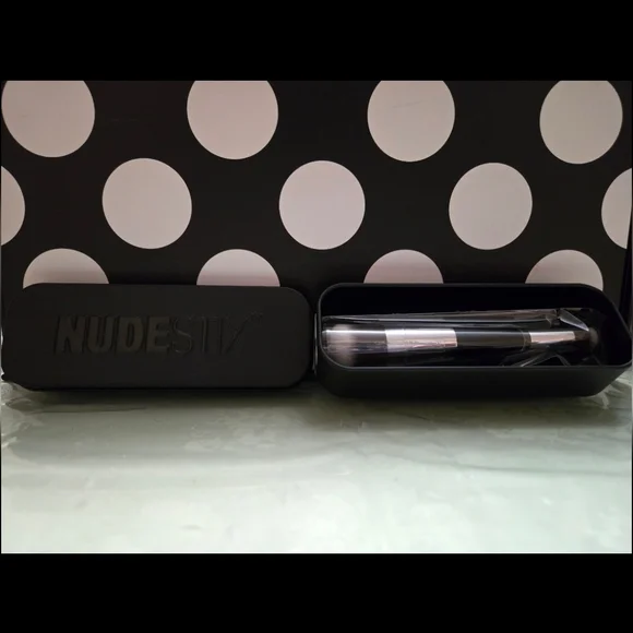 ✨️NUDESTIX Brush✨️ - Picture 2 of 4
